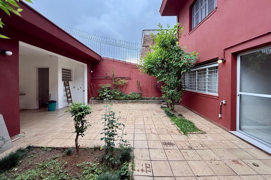 Quintal  de casa à venda com 4 quartos, 250m² em Granja Julieta, São Paulo