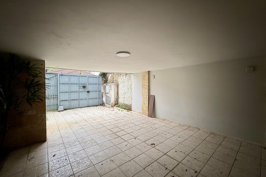 Garagem  de casa à venda com 4 quartos, 250m² em Granja Julieta, São Paulo