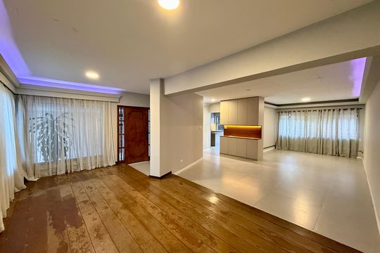 Casa à venda com 4 quartos, 250m² em Granja Julieta, São Paulo