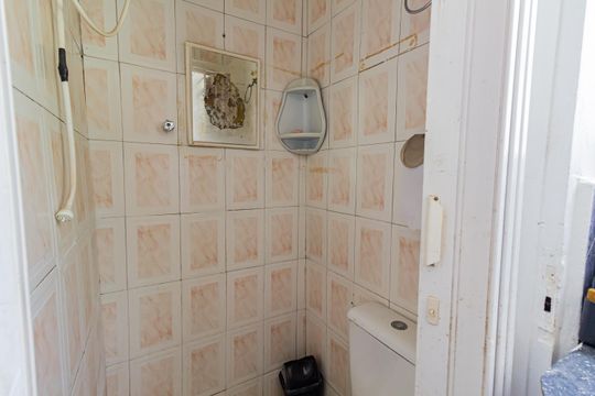 Banheiro de casa de condomínio para alugar com 1 quarto, 27m² em Chácara Santo Antônio (zona Sul), São Paulo