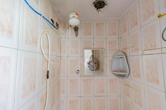 Banheiro de casa de condomínio para alugar com 1 quarto, 27m² em Chácara Santo Antônio (zona Sul), São Paulo