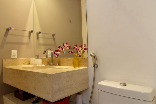 Banheiro de apartamento à venda com 1 quarto, 57m² em Pinheiros, São Paulo