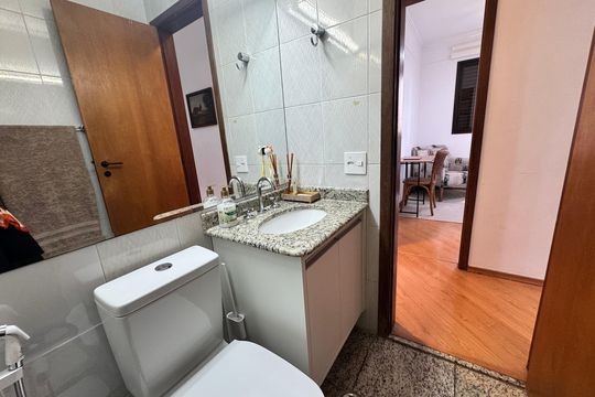 Banheiro de apartamento à venda com 3 quartos, 78m² em Vila Suzana, São Paulo