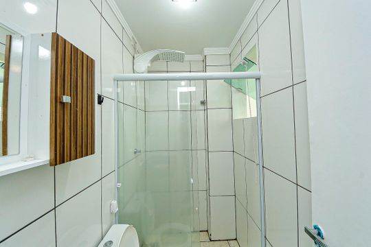 Banheiro social de kitnet/studio à venda com 1 quarto, 26m² em Vila Divina Pastora, São Paulo
