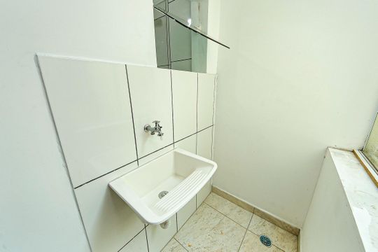 Banheiro social de kitnet/studio à venda com 1 quarto, 26m² em Vila Divina Pastora, São Paulo