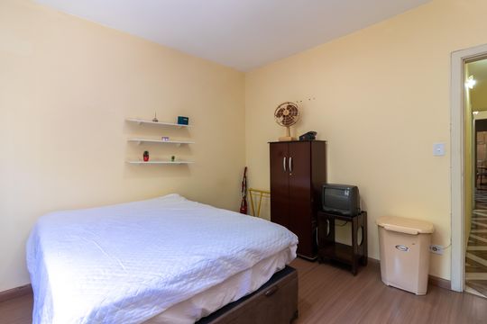 Quarto 2 de casa para alugar com 2 quartos, 130m² em Chora Menino, São Paulo