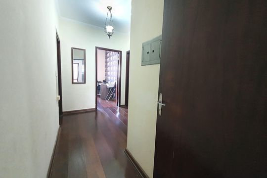 Circulação de casa à venda com 3 quartos, 268m² em Jardim Nova Europa, Campinas