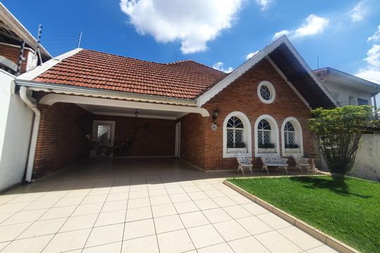 Fachada de casa à venda com 3 quartos, 268m² em Jardim Nova Europa, Campinas