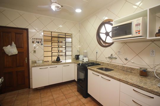 Cozinha de casa à venda com 4 quartos, 208m² em Aberta dos Morros, Porto Alegre