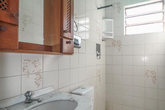 Banheiro de apartamento para alugar com 1 quarto, 518m² em Rubem Berta, Porto Alegre