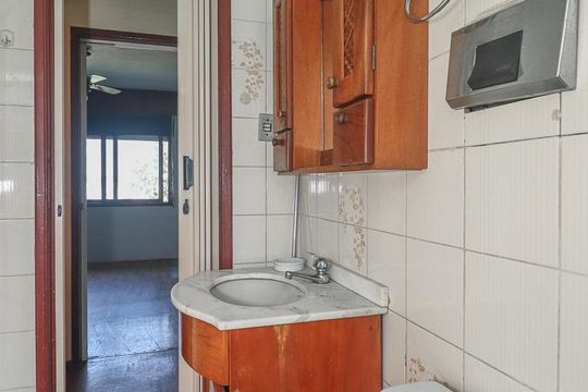 Banheiro de apartamento para alugar com 1 quarto, 518m² em Rubem Berta, Porto Alegre