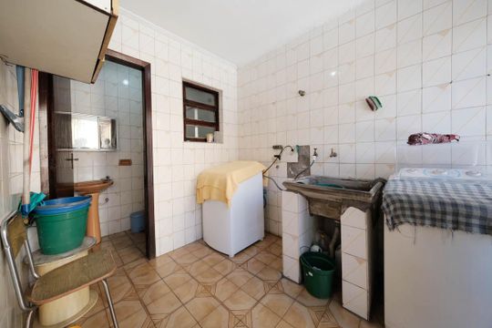 Cozinha e Área de Serviço de casa à venda com 3 quartos, 157m² em Vila Bauab, São Paulo
