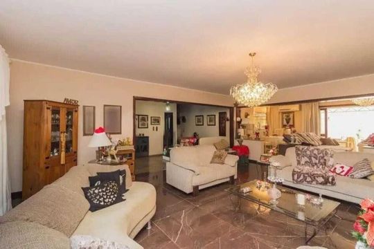 Sala de casa para alugar com 3 quartos, 374m² em Jardim Lindóia, Porto Alegre