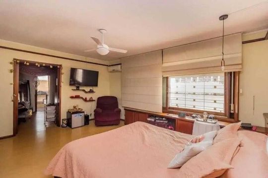 Quarto 1 de casa para alugar com 3 quartos, 374m² em Jardim Lindóia, Porto Alegre