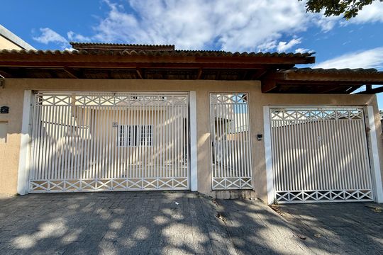 Fachada  de casa à venda com 5 quartos, 370m² em Parque Santo Antonio, Guarulhos
