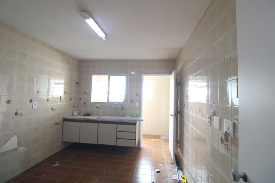 Cozinha de apartamento para alugar com 3 quartos, 85m² em Campininha, São Paulo