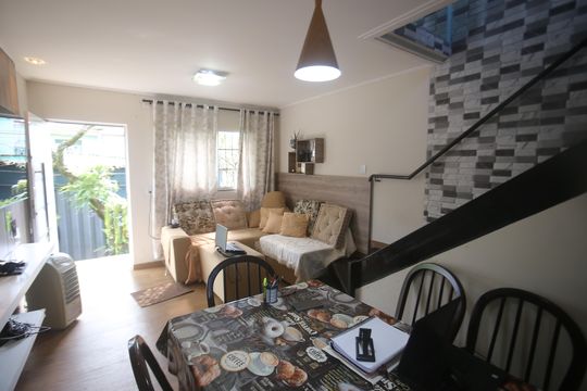 Sala de casa à venda com 2 quartos, 210m² em Palmeiras, Belo Horizonte