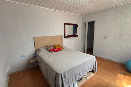 Casa à venda com 3 quartos, 180m² em Jardim Sabara, São Paulo