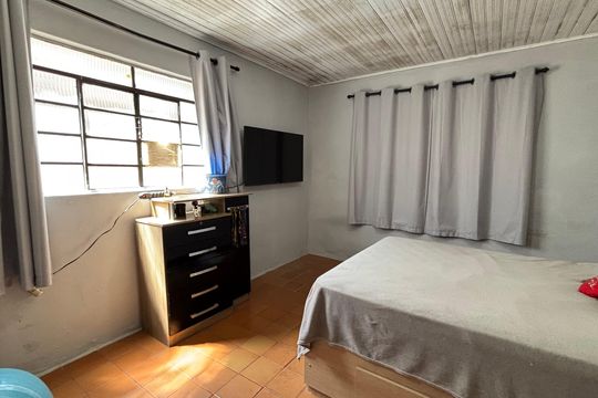 Casa à venda com 3 quartos, 180m² em Jardim Sabara, São Paulo