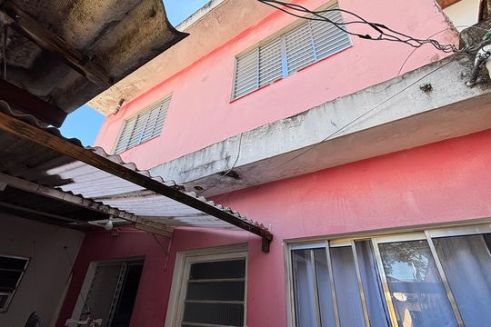 Casa à venda com 3 quartos, 180m² em Jardim Sabara, São Paulo