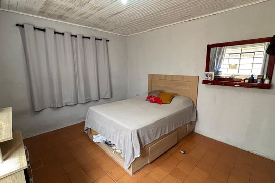 Casa à venda com 3 quartos, 180m² em Jardim Sabara, São Paulo