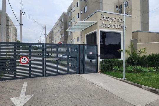 Fachada de apartamento para alugar com 2 quartos, 48m² em Amendoeira, São Gonçalo