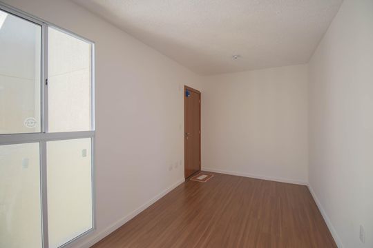 Sala de apartamento para alugar com 2 quartos, 48m² em Amendoeira, São Gonçalo