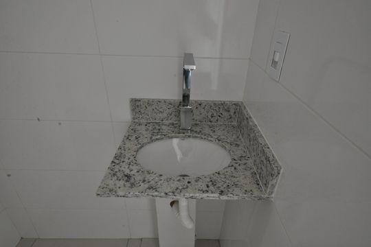 Banheiro Social de apartamento à venda com 2 quartos, 52m² em Vila Mazzei, São Paulo