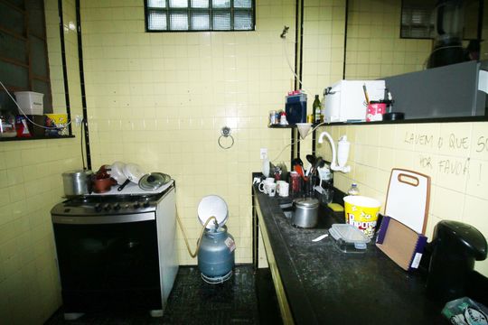 Cozinha de casa à venda com 5 quartos, 723m² em Olaria, Rio de Janeiro