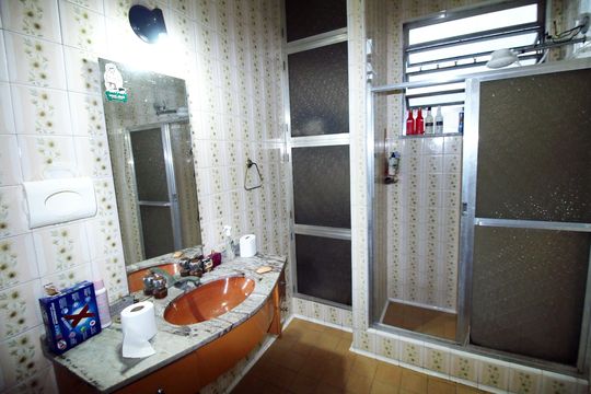 Banheiro 1 de casa à venda com 5 quartos, 723m² em Olaria, Rio de Janeiro