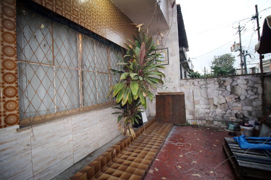 Quintal de casa à venda com 5 quartos, 723m² em Olaria, Rio de Janeiro
