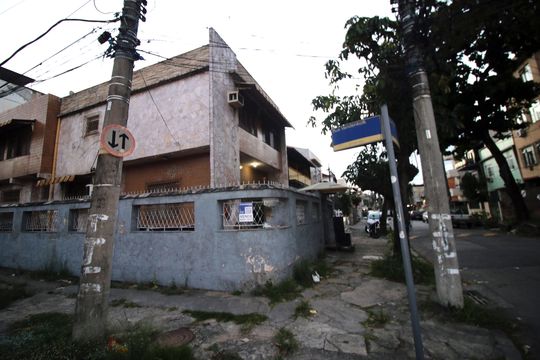 Fachada da casa de casa à venda com 5 quartos, 723m² em Olaria, Rio de Janeiro