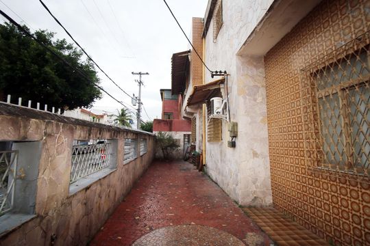 Quintal de casa à venda com 5 quartos, 723m² em Olaria, Rio de Janeiro