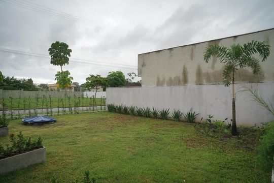 Quintal de casa de condomínio para alugar com 3 quartos, 360m² em Bosque Fundo, Maricá