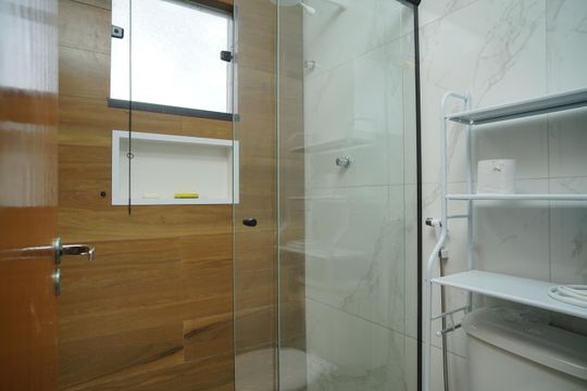 Banheiro Social de casa de condomínio para alugar com 3 quartos, 360m² em Bosque Fundo, Maricá