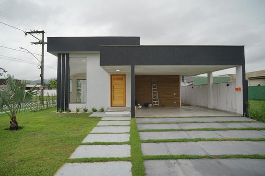 Fachada de casa de condomínio para alugar com 3 quartos, 360m² em Bosque Fundo, Maricá