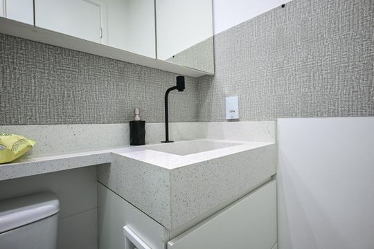 Banheiro de apartamento à venda com 2 quartos, 38m² em Paraíso do Morumbi, São Paulo