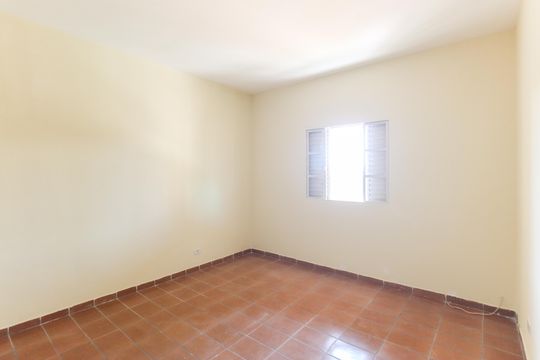 Quarto de casa para alugar com 1 quarto, 40m² em Vila Carmosina, São Paulo