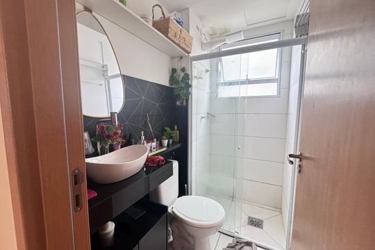Banheiro de apartamento para alugar com 2 quartos, 44m² em Jardim das Margaridas, Salvador