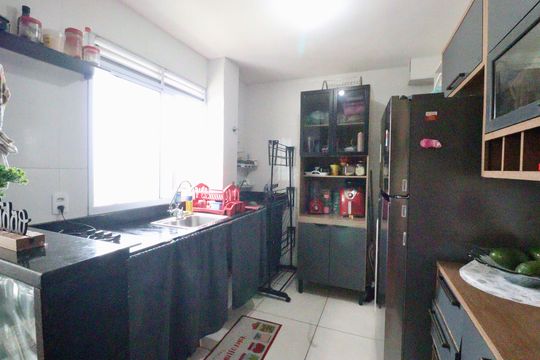 Cozinha de apartamento para alugar com 2 quartos, 44m² em Jardim das Margaridas, Salvador