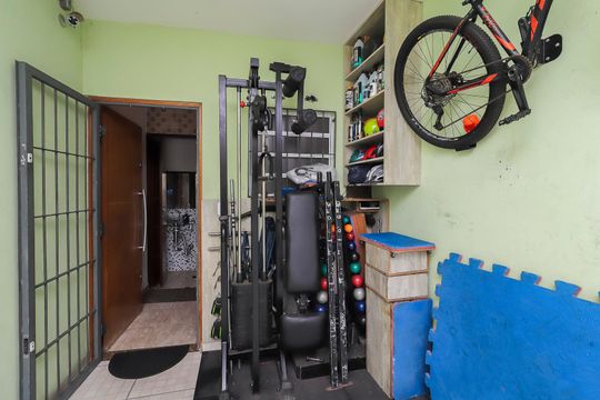 Garagem de casa à venda com 2 quartos, 119m² em Vila Chuca, São Paulo