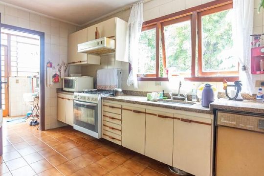 Casa à venda com 6 quartos, 400m² em Vila Lageado, São Paulo