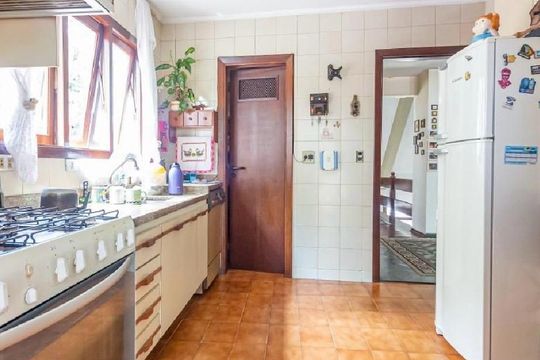 Casa à venda com 6 quartos, 400m² em Vila Lageado, São Paulo