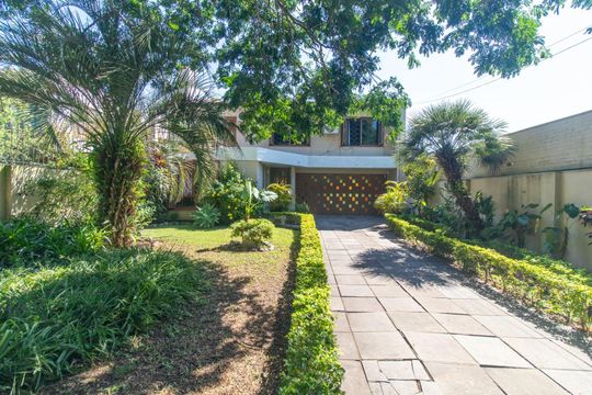 Fachada de casa à venda com 3 quartos, 265m² em Cristal, Porto Alegre