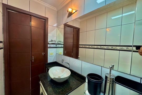 Banheiro de apartamento à venda com 2 quartos, 67m² em Vila Santo Antonio, Guarulhos