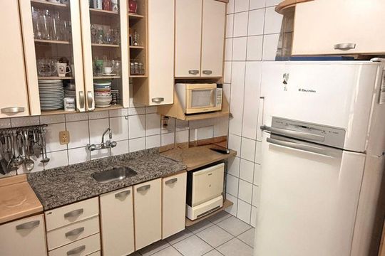 Cozinha de casa de condomínio à venda com 4 quartos, 257m² em Guarujá, Porto Alegre