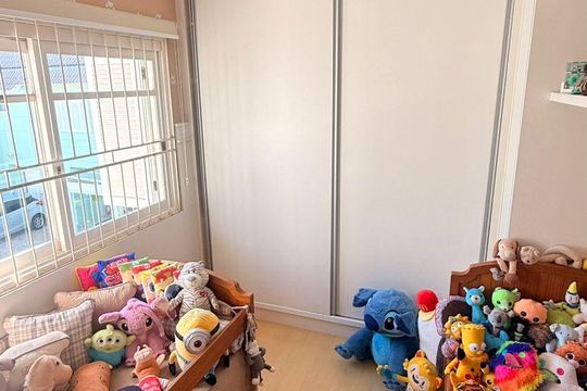 Quarto de casa de condomínio à venda com 4 quartos, 257m² em Guarujá, Porto Alegre
