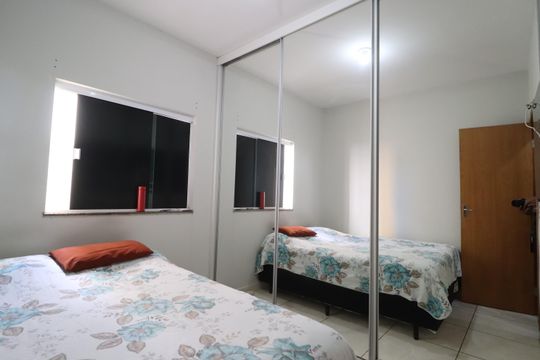 Quarto 1 de apartamento para alugar com 2 quartos, 55m² em Jardim Ipanema, Uberlândia