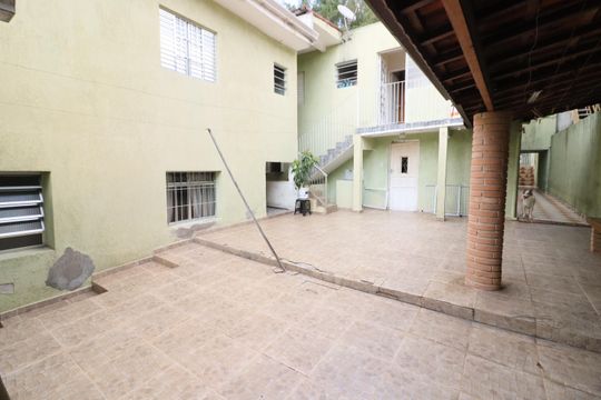 Quintal de casa à venda com 3 quartos, 265m² em Santo Antônio, Osasco