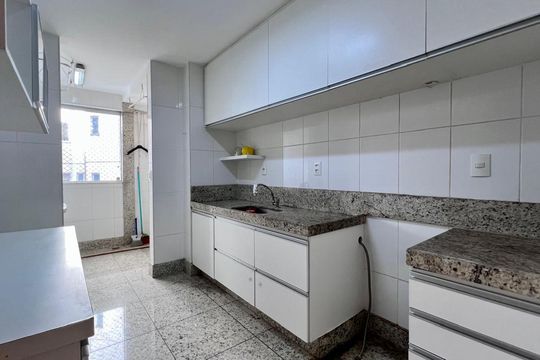 cozinha de apartamento à venda com 3 quartos, 90m² em Funcionários, Belo Horizonte